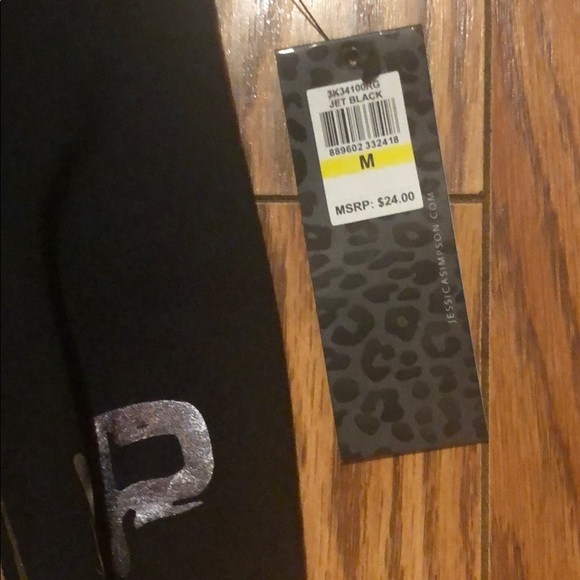 Jessica Simpson activewear crop top - Picture 2 of 3